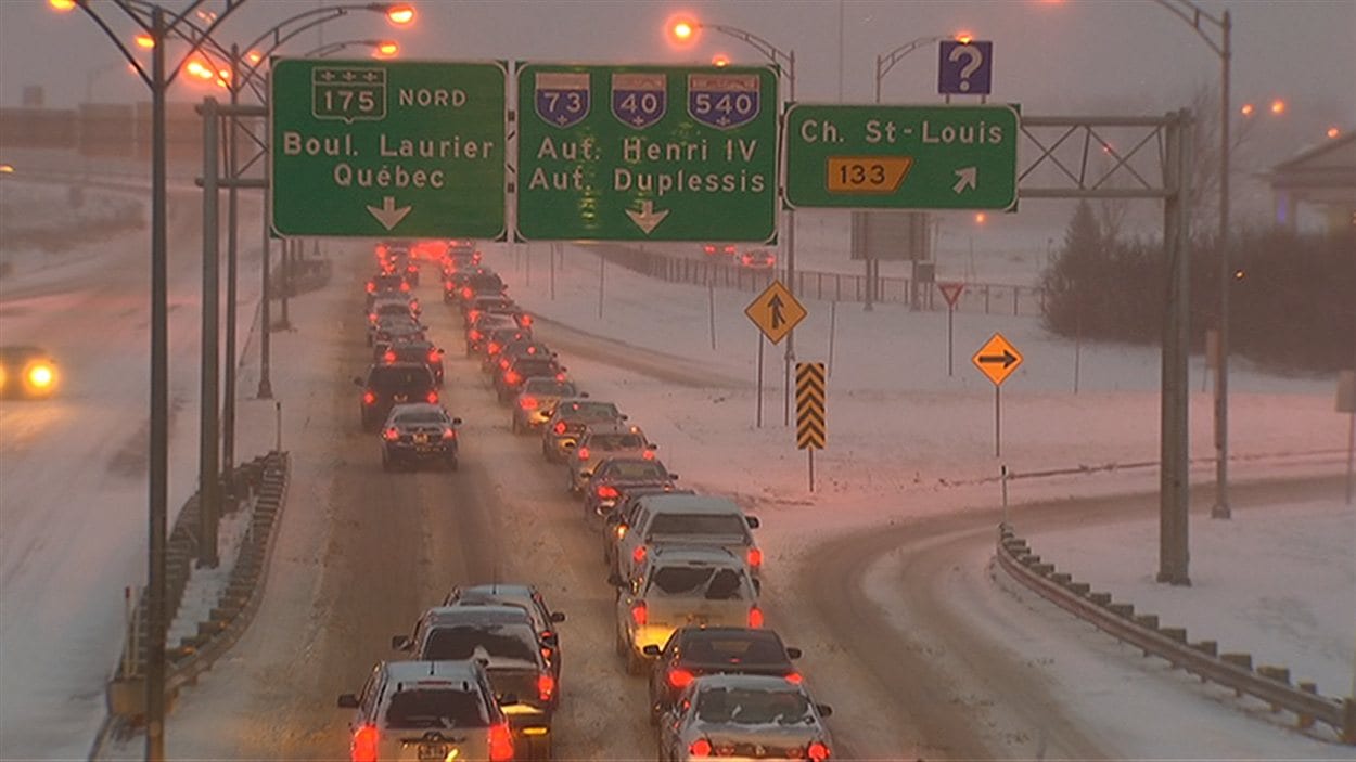 La neige ralentie la circulation à Québec