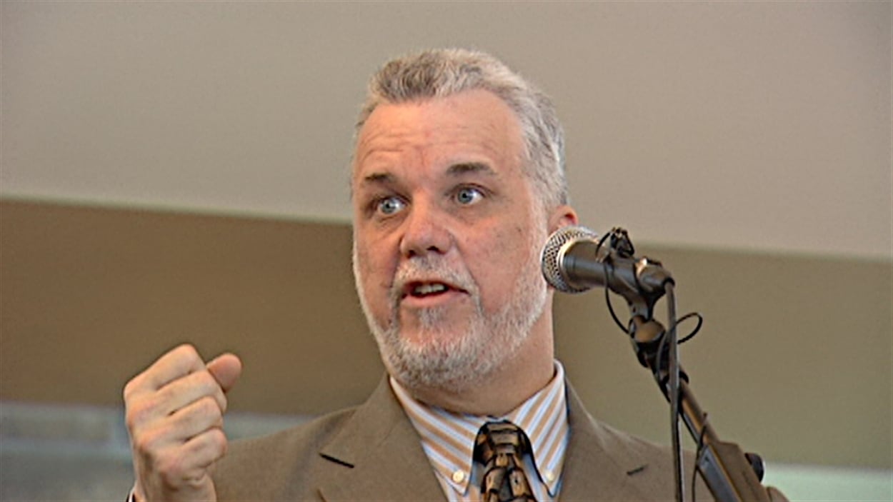 Le candidat à la direction du Parti libéral, Philippe Couillard, a rencontré des militants à L'Ange-Gardien.