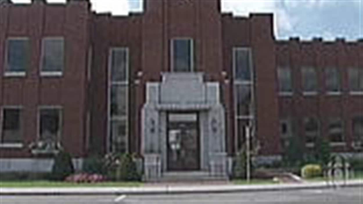 Élections à Drummondville le maire a dépensé 34 fois plus que son