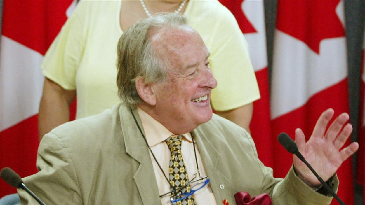 L'ancien sénateur libéral Laurier Lapierre en août 2002