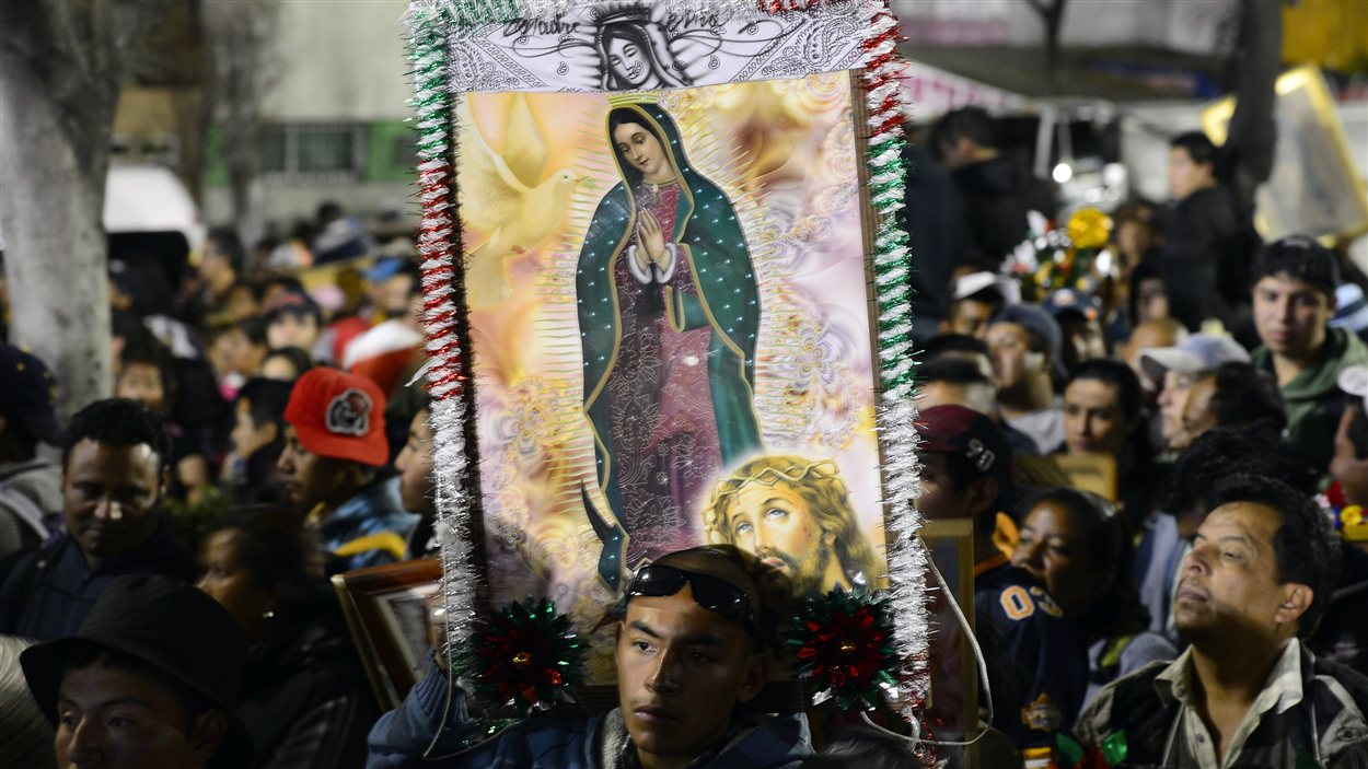 Des chrétiens célèbrent la Vierge de Guadalupe à Mexico.