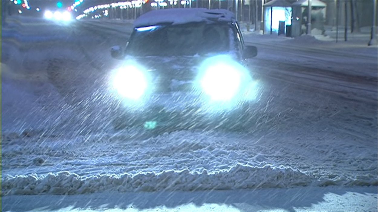 Voiture dans la neige