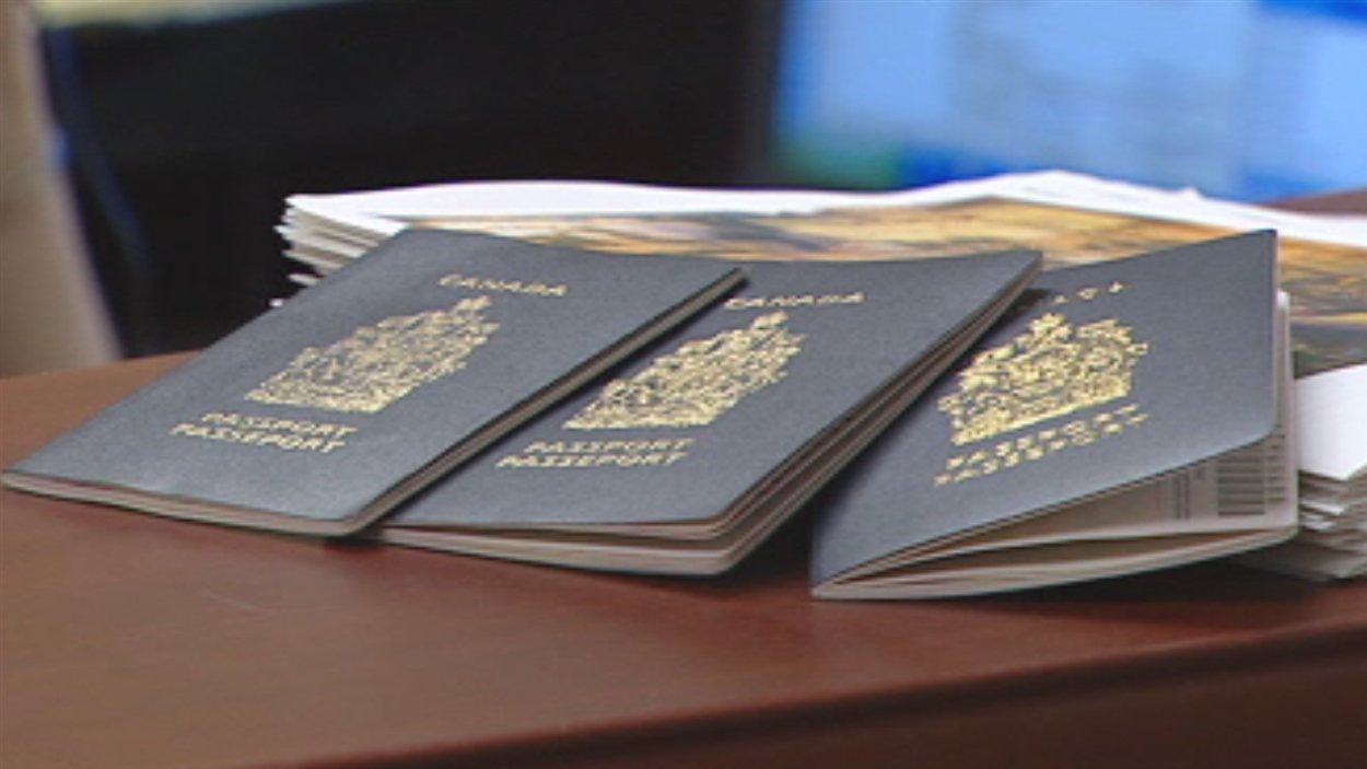 La Grc Met Au Jour Un Reseau De Fraudes De Passeports Radio Canada Ca