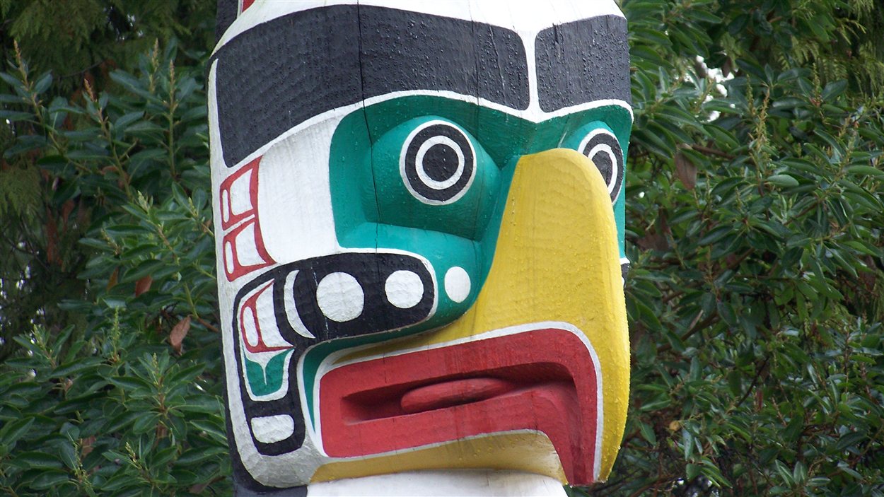 Une tête de totem au parc Stanley de Vancouver