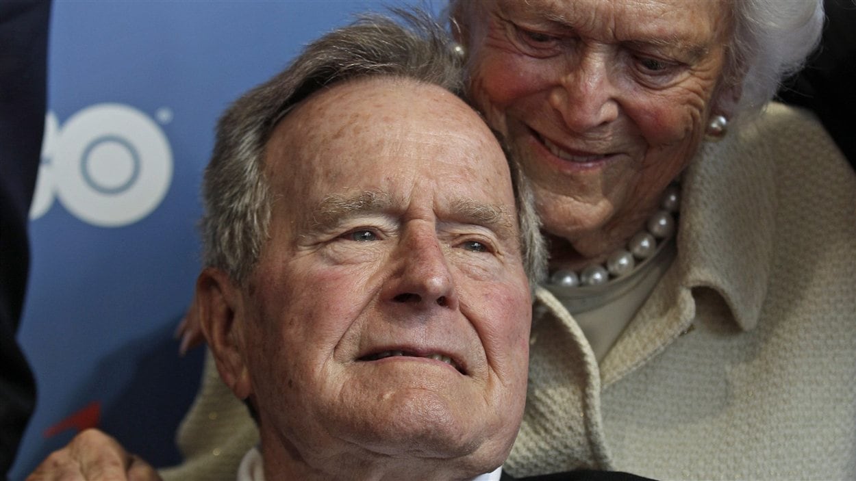 Bush en compagnie de sa femme