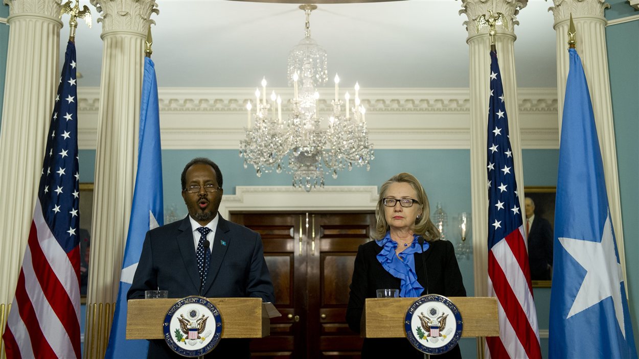 Le président somalien Hassan Cheikh Mohamoud et la secrétaire d'État Hillary Clinton