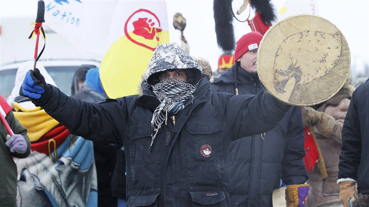 Manifestation d'Autochtones à l'ouest de Portage La Prairie, au Manitoba