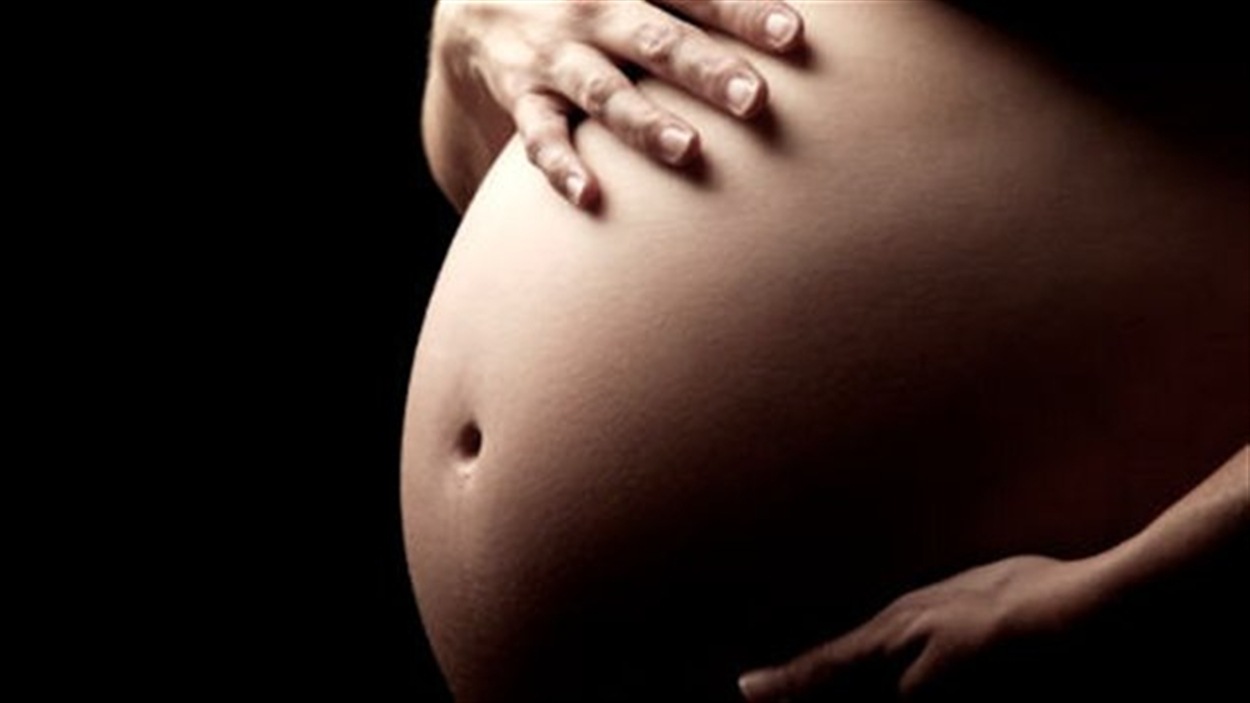 Comment le cerveau des femmes change pendant la grossesse - Sciences et  Avenir