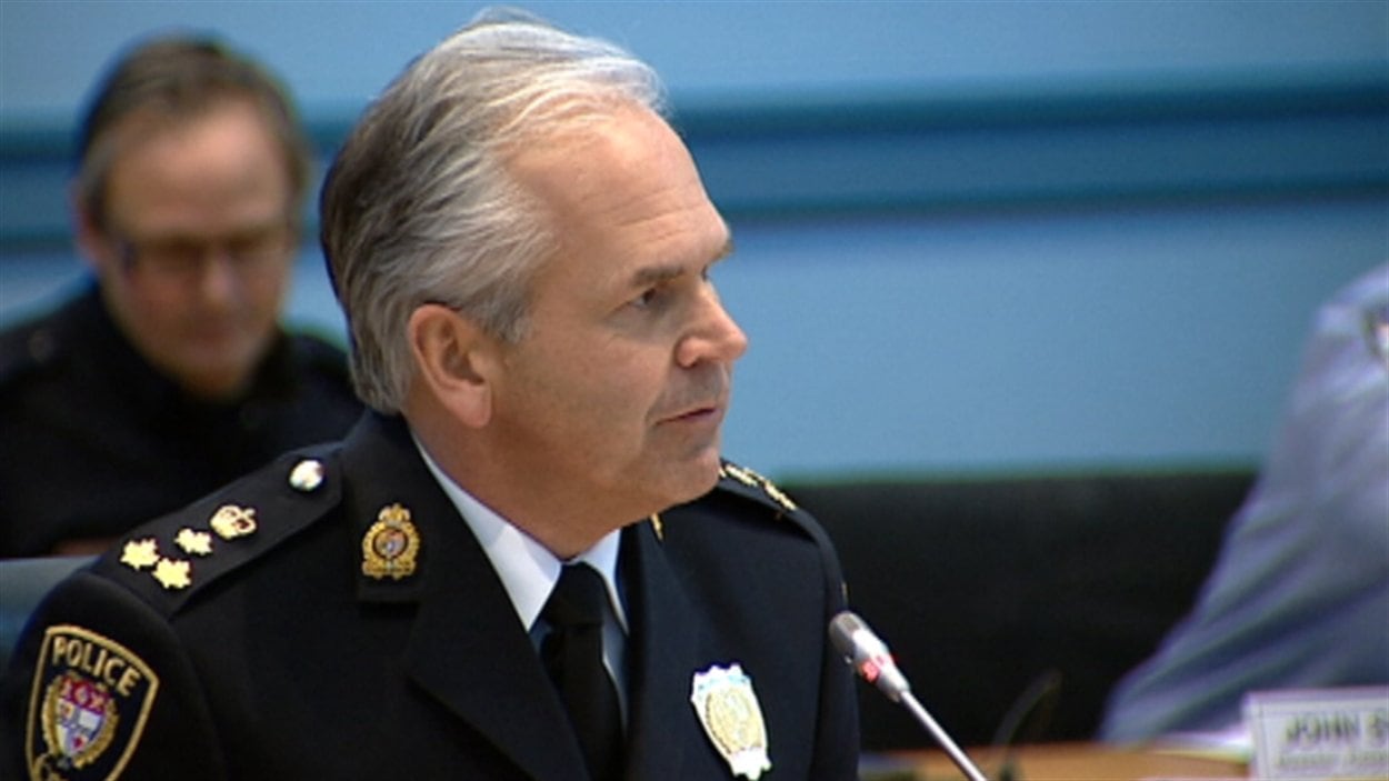 Charles Bordeleau a pris la parole lundi soir devant la Commission des services policiers.