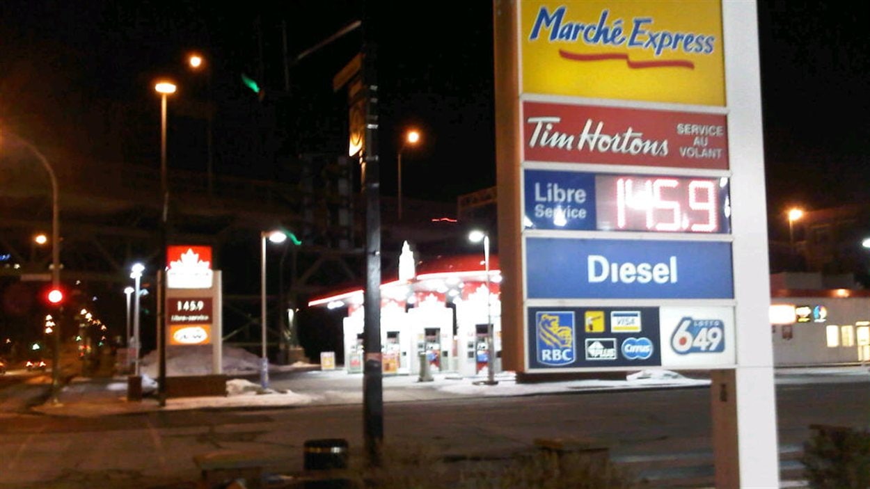 Bond des prix de l'essence dans la région de Montréal RadioCanada