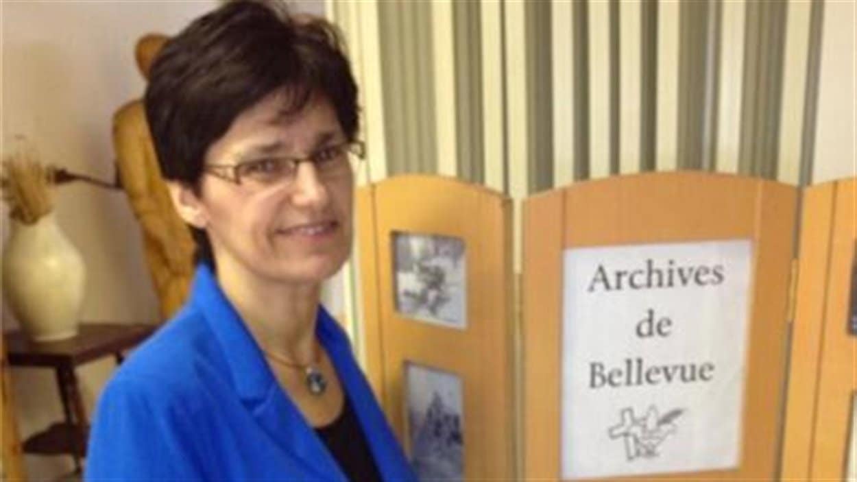 Alice Gaudet reçoit et classe les documents personnels des Fransaskois de la région depuis 12 ans