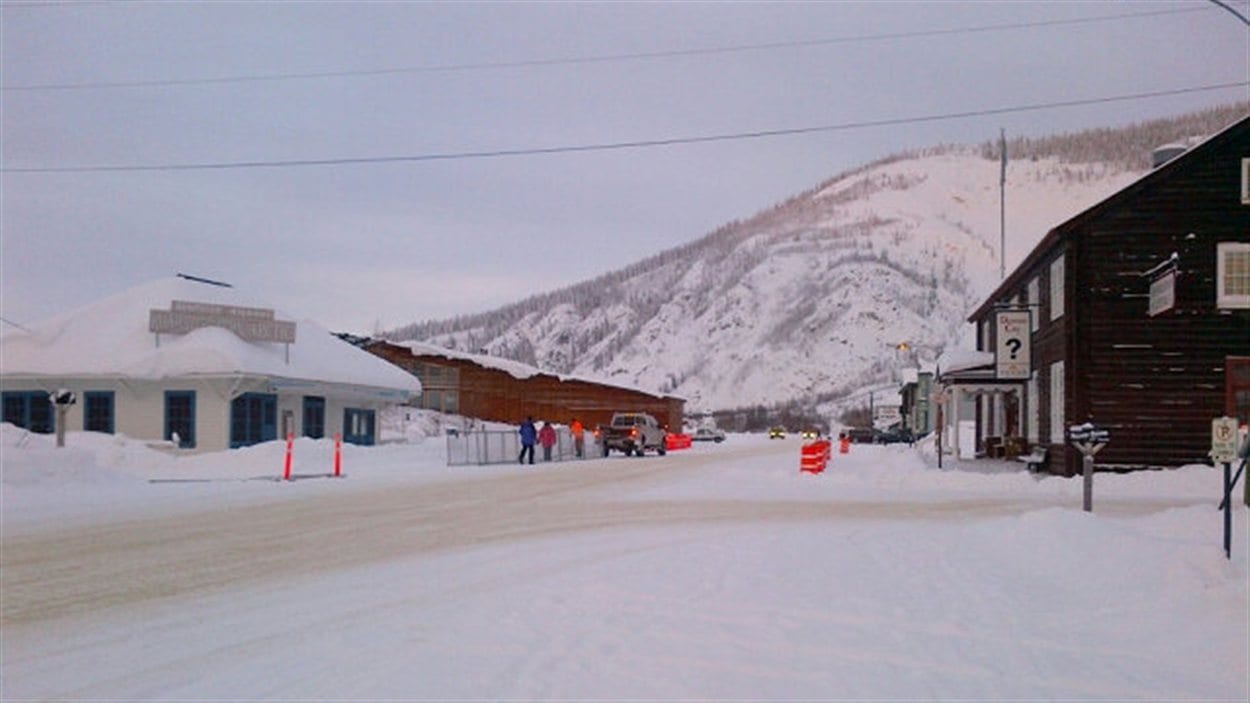 Trois jours après le début de la Yukon Quest 2013, Dawson City se prépare à l'arrivée du meneur de course prévue pour le lendemain.