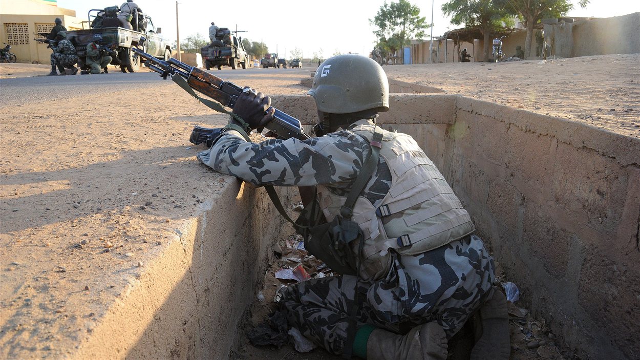 Soldat malien dans la ville de Gao, au Mali