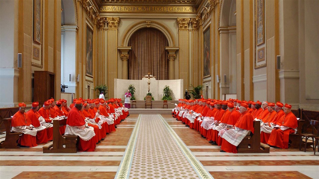 Des cardinaux réunis en conclave au Vatican