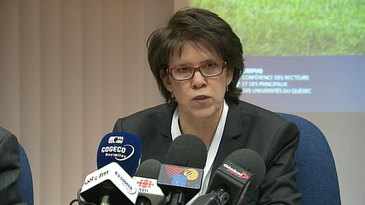 Luce Samoisette, présidente du conseil de la CREPUQ, en conférence de presse à Montréal le 15 février 2013