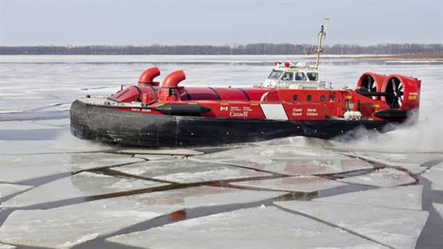 La Garde Cotiere En Operation Deglacage Sur Le Lac Saint Pierre Radio Canada Ca