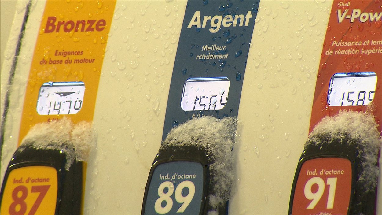Autre bond du prix de l'essence à Montréal RadioCanada