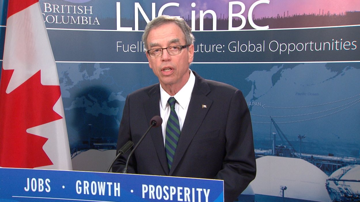 Le ministre fédéral des Ressources naturelles, Joe Oliver, annonce l'approbation d'une licence d'exportation de GNL au consortium Shell de Kitimat.