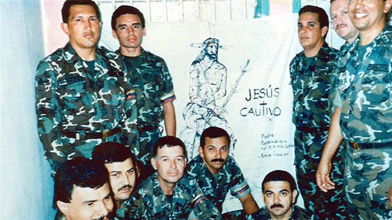 Le prisonnier Hugo Chavez après une tentative ratée de coup d'État en 1992.