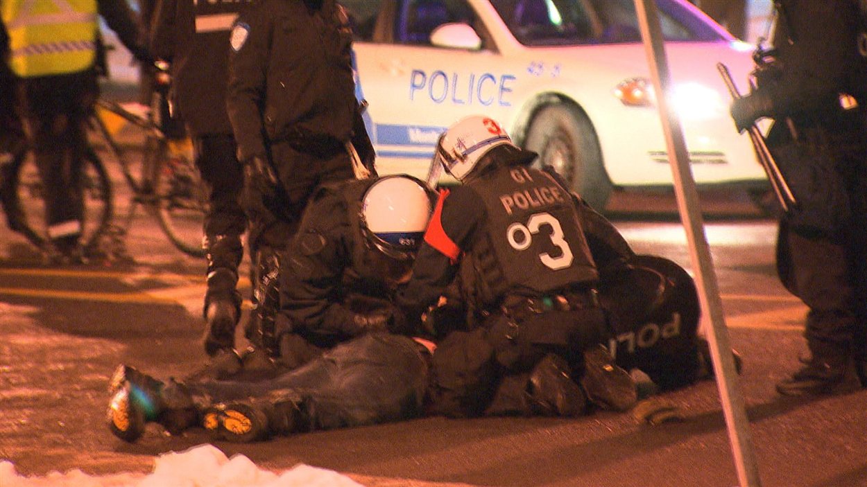Les policiers ont procédé à l'arrestation de 10 personnes au cours de la soirée du 5 mars 2013