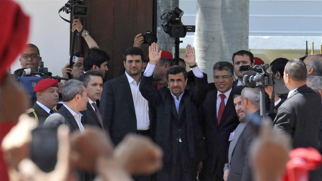 Le président iranien Mahmoud Ahmadinejad aux funérailles d'Hugo Chavez.