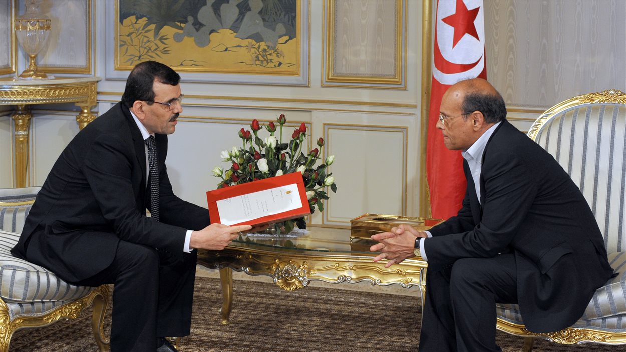 Le premier ministre désigné, Ali Larayed, soumet la liste des ministres au président président Moncef Marzouki.