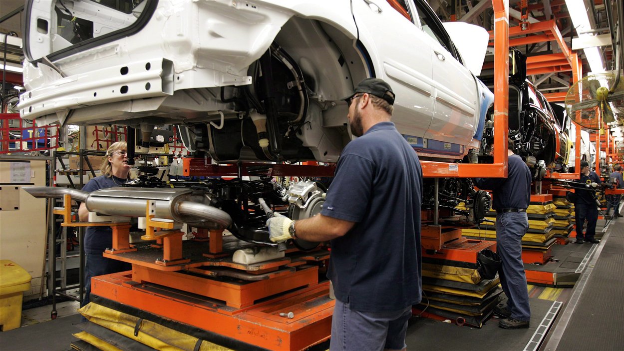 Des travailleurs de GM à Ingersoll