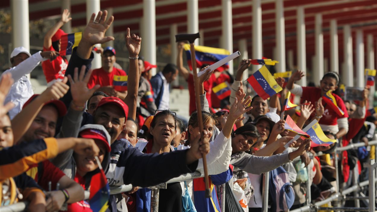 Des Vénézuéliens font la file pour voir la dépouille de l'ex-président Hugo Chavez