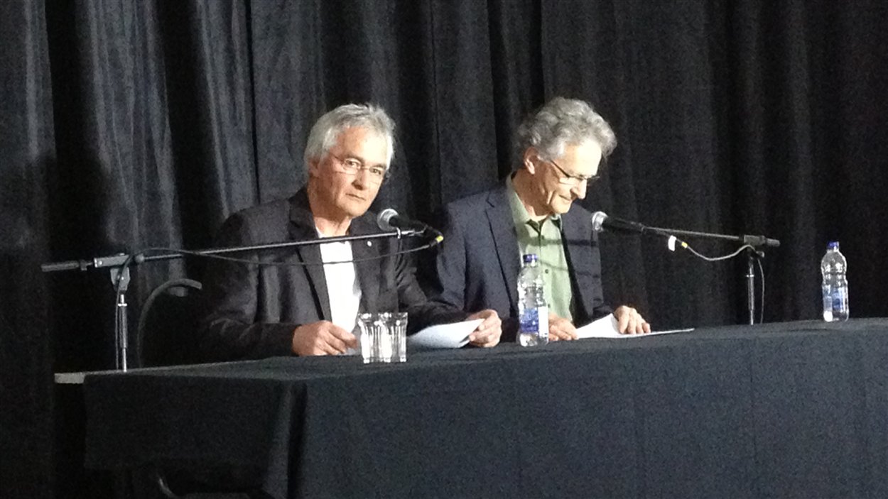 Roch Ouellet (à gauche) et Louis Ouellet (à droite), frères du cardinal Marc Ouellet