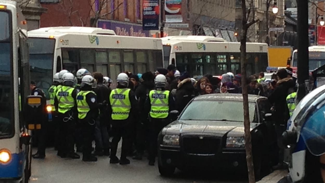 Arrestation de masse lors de la manifestation contre la brutalité policière