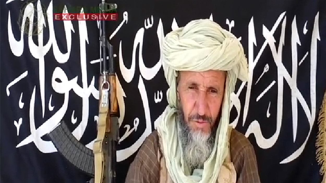 Abou Zeid apparaît dans une photo diffusée par Sahara Media en décembre dernier.