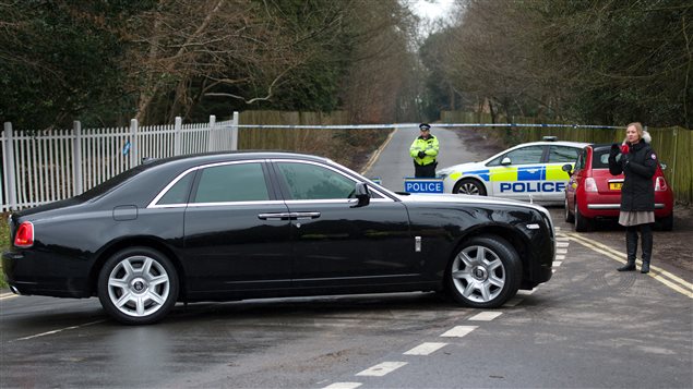 Cordon policier autour de la résidence du défunt Boris Berezovski dans le Berkshire, en Grande-Bretagne, le 25 mars 2013