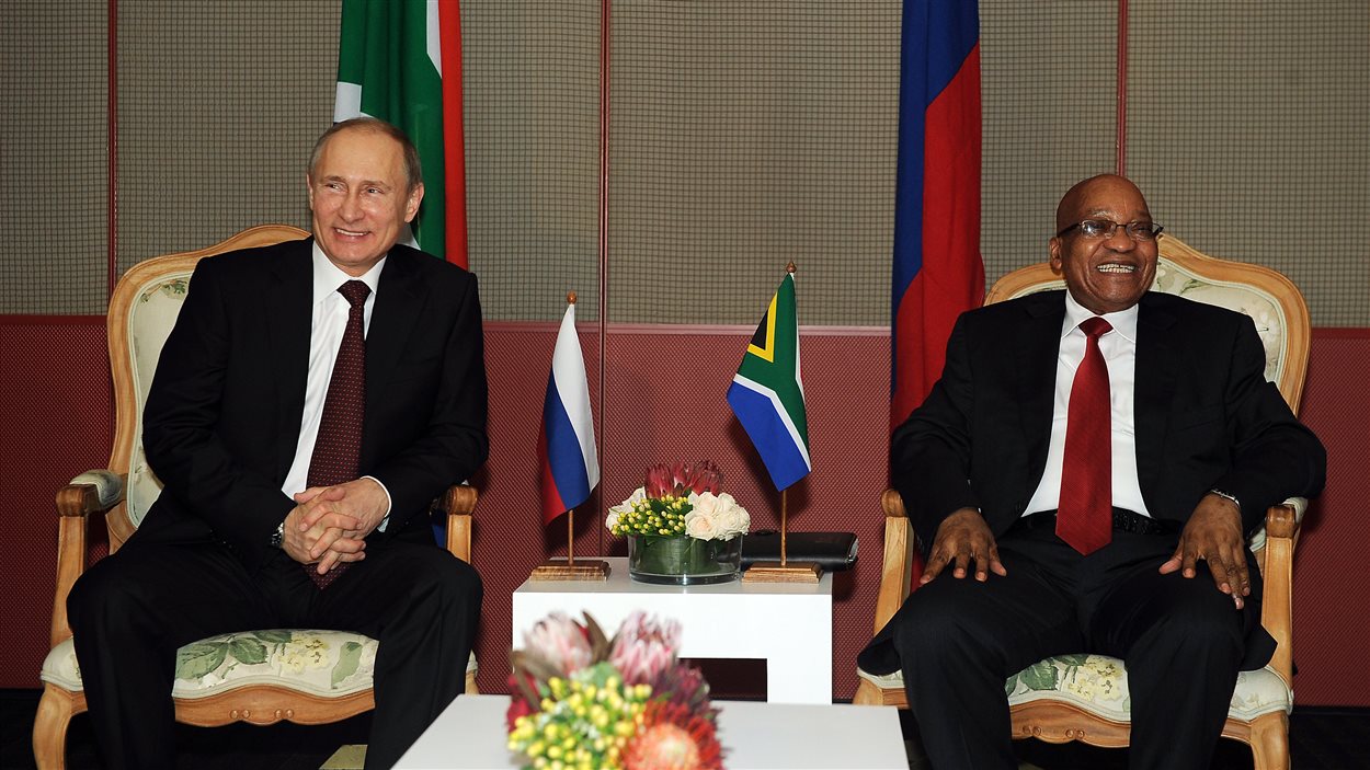 Le président sud-africain Jacob Zuma et son homologue russe Vladimir Poutine lors du sommet des pays du BRICS, à Durban