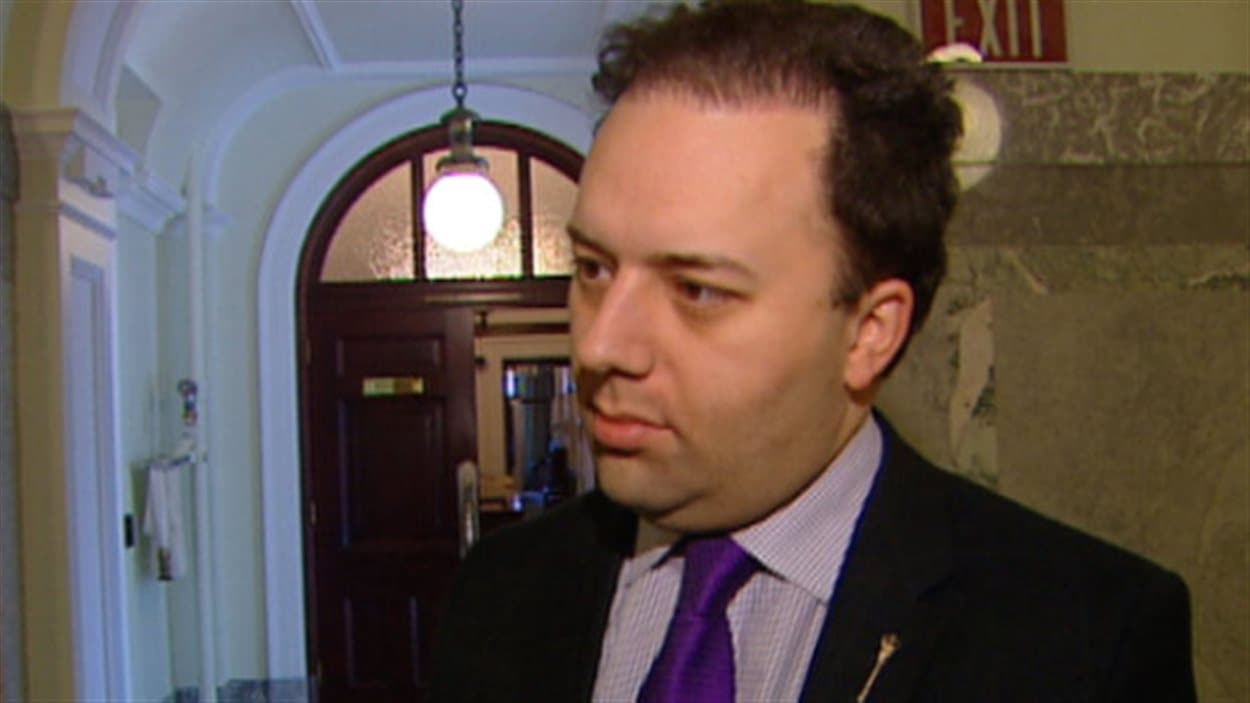 Le ministre de la Justice de l'Alberta, Jonathan Denis.
