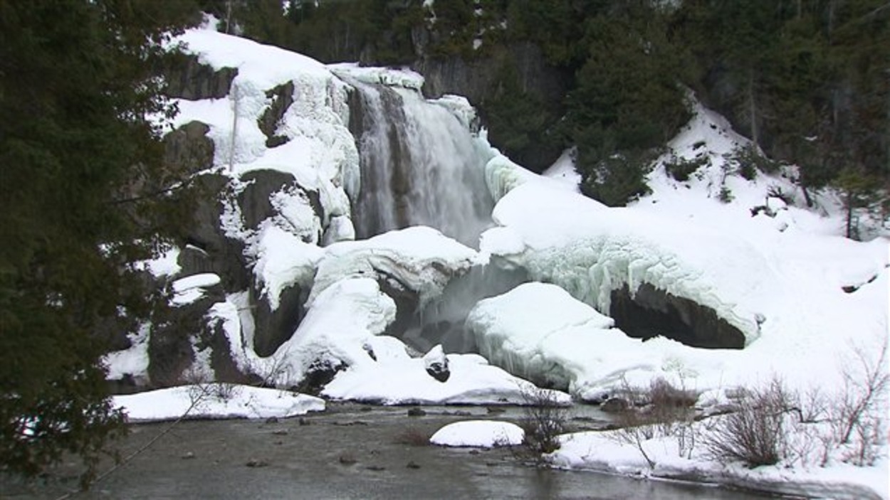 Protection de la chute Neigette de la sensibilisation à la répression RadioCanada