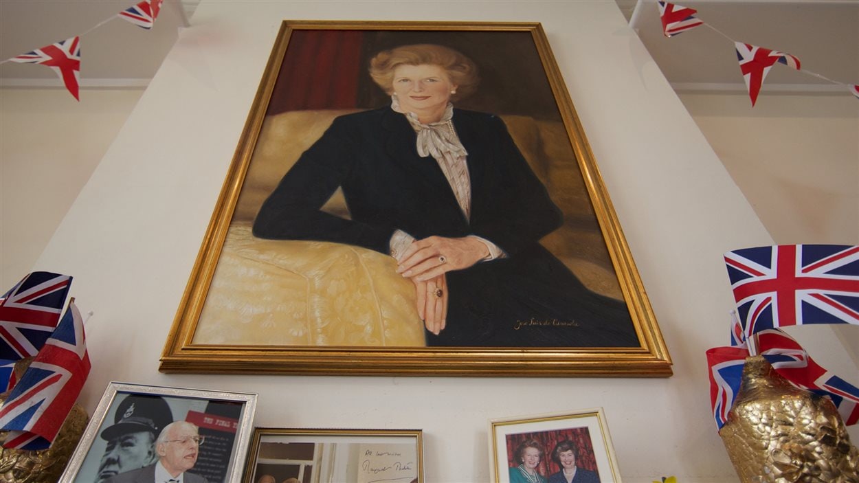 Un portrait de Margaret Thatcher aux quartiers généraux du Parti conservateur britannique.