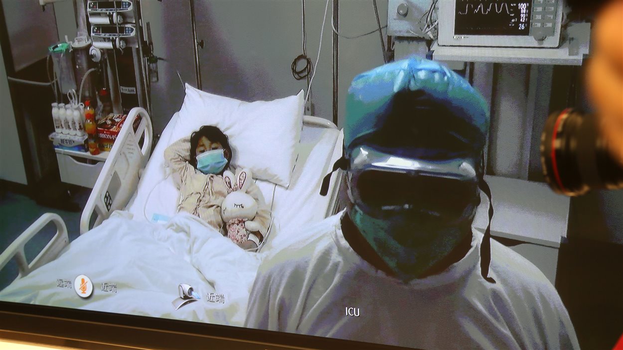 Unique cas déclaré dans la capitale à ce jour, la fillette atteinte du virus de la grippe aviaire à Pékin est soignée à l'hôpital Ditan, le 13 avril 2013