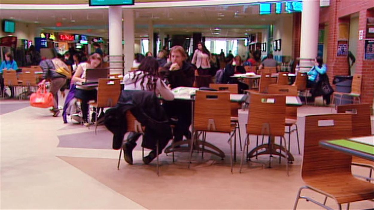 Le maire de Calgary s'oppose aux compressions à l'Université Mount ...