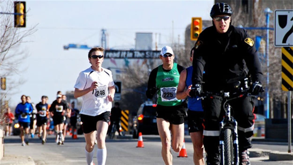 Des coureurs au semi-marathon de Saskatoon