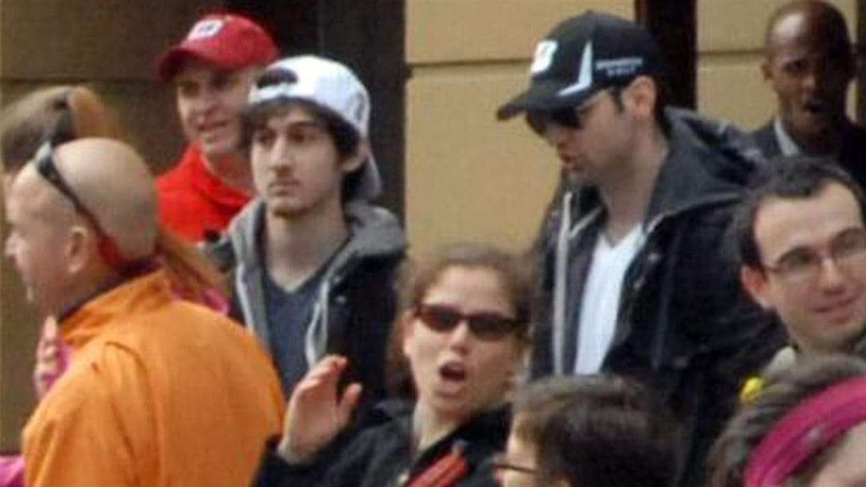 Une photo montrant les deux frères Tsarnaev entre 10 et 20 minutes avant le double attentat de lundi 15 avril, au marathon de Boston