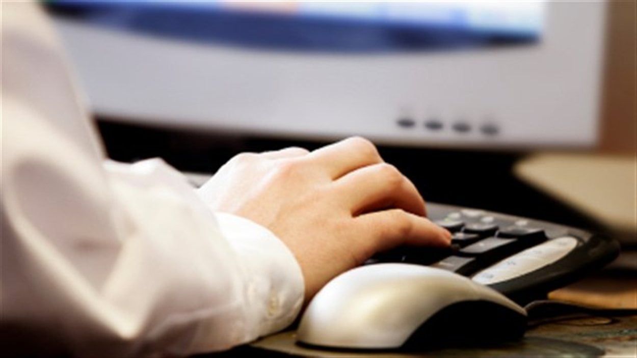 Un clavier d'ordinateur