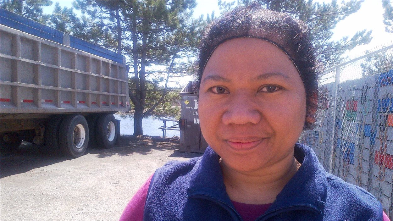Teresa Tugo, une travailleuse des Philippines de l'usine de transformation Shediac Lobster Shop