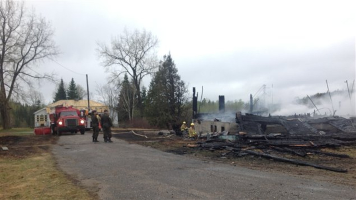 Quatre suspects arrêtés relativement à l'incendie de LacÉdouard