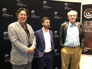 Le réalisateur Sébastien Pilote entouré des acteur Gilles Renaud et Gabriel Arcand à Cannes