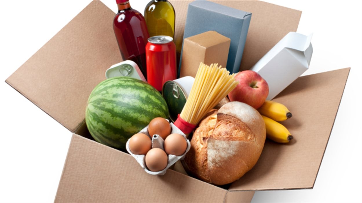 Provisions alimentaires dans une boîte