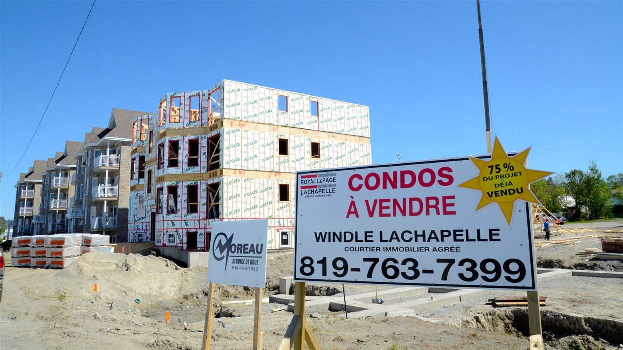 Construction de condos sur l'avenue Québec