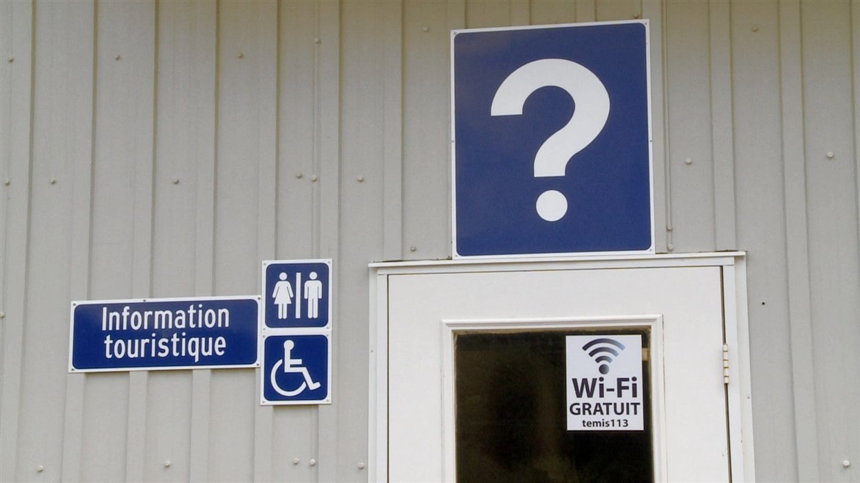 Un bureau d'information touristique à DuhamelOuest RadioCanada