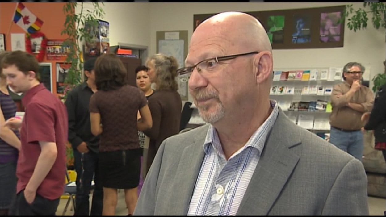 Le député néo-démocrate Randall Garrison est venu rencontrer les membres de la communauté transgenre de Saskatoon dimanche matin. 