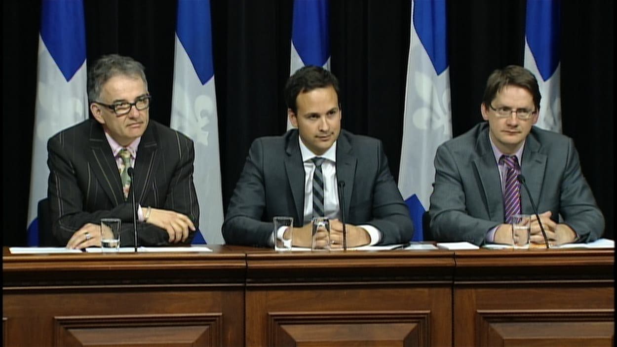 De gauche à droite, les ministres Réjean Hébert, Alexandre Cloutier et Sylvain Gaudreault