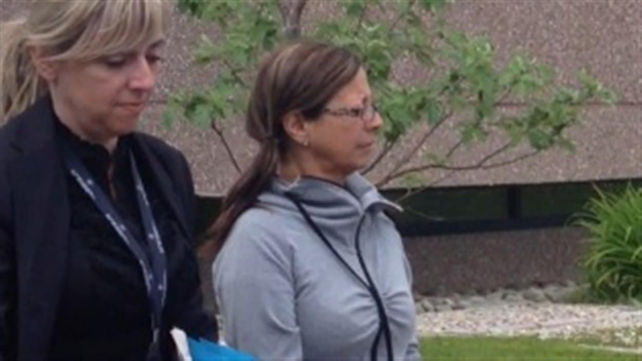 Une femme de 52 ans, Johanne Johnson a comparu ce matin au palais de justice de Percé. Elle a été accusé du meurtre au premier degré de son ex-conjoint James Dubé.